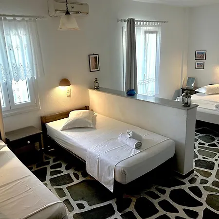 Nostos * Parikia (Paros)