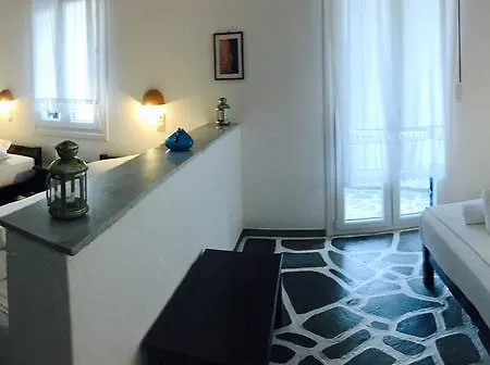 Nostos * Parikia (Paros)